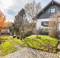 Exklusives, liebevoll modernisiertes Landhaus auf idyllischem, eingewachsenem Grundstück mit 800 m² - Eching am Ammersee