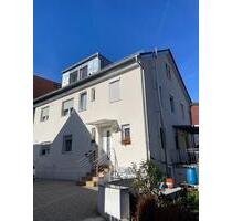 Kernsanierte Dachgeschosswohnung mit neuem Parkettboden & Einbauk - Stuttgart Vaihingen