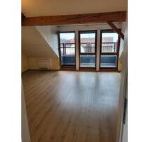 Vermiete Voll klimatisierte DG Wohnung 98 qm, SP, Küche, Balkon - Hirschberg an der Bergstraße