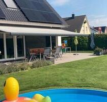 Freistehendes Einfamilienhaus (Pool, 3 Garagen, PV) SG-Aufderhöhe - Solingen