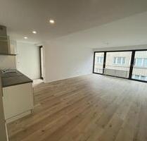 Exklusive,geräumige und sanierte 2-Zimmer-Wohnung mit Balkon und - Düsseldorf Stadtbezirk 7