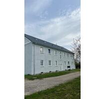 Sanierte und großzügige 4-Raum-Wohnung in idyllischer Dorflage. - Waren (Müritz)
