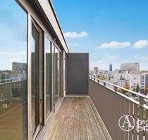 Helle 3 Zimmer Dachgeschosswohnung mit ca. 88m², EBK, Fußbodenheizung und Balkon in Berlin-Mitte!