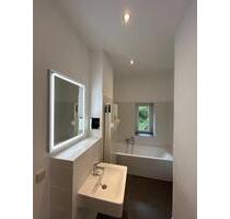 ERDGESCHOSS MIT BALKON INS GRÜNE – 2 Zimmer, modernes Bad & EBK - Chemnitz Bernsdorf