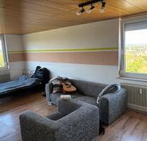 Helles, großzügiges möbliertes Zimmer mit Balkon, Nähe Bahn &Bu - Reutlingen Sondelfingen