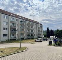 Räumliche 3 RW mit Balkon, Abstellraum, Kellerraum und PKW Stellplätzen vor dem Haus - Treffurt
