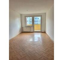 Kautionsfrei! 3 -Raumwohnung + Tageslichtbad mit Wanne + Balkon - Kitzscher