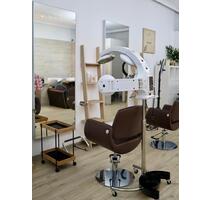 rbeitsplatz für FriseurHairstylist im Zentrum Baden-Baden