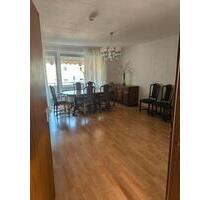Helle und möbelierte 2-Zimmer-Wohnung mit Balkon - ab sofort - Niederwerrn