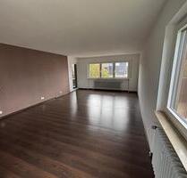 Helle 4,5-Zimmer-Wohnung mit Balkon & Tiefgarage zu vermieten - Salach