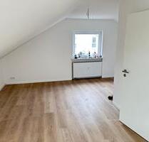 ERSTBEZUG nach Kernsanierung 2 Zi. DG-Wohnung am Feld mit Garten - Herrenberg