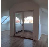 Außergewöhnlich schöne 2-Zimmer Dachgeschosswohnung mit Loggia - Leipzig Ost