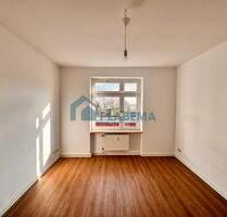 3 Zimmer Wohnung, Vinylfußboden, neue EBK möglich, Badewanne - Schwerin Altstadt