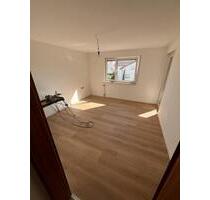 Frisch sanierte, helle 3-5 Zimmerwohnung mit Balkon & Garage - Erligheim