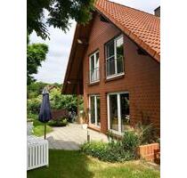 Haus mit moderner Küche, Kamin und bodentiefen Fenstern – sofort bezugsfertig! - Meine