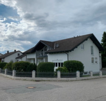 Geräumiges Zweifamilienhaus mit großzügigem Garten in Eichendorf
