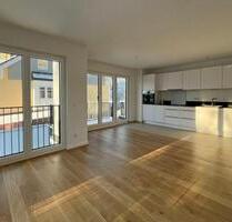 3 Zimmer OG-Wohnung mit EKB und sonnigem Balkon - München Trudering