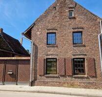 Einfamilienhaus mit Innenhof in Jülich-Barmen zu vermieten
