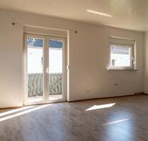 Helle 2,5 Zimmer-Wohnung mit Balkon, Einbauküche & Stellplatz - Stadtbergen