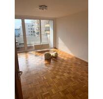 Helle 3,5 Zimmer Whg mit TG Stellplatz ab sofort verfügbar - Stuttgart Stuttgart-West