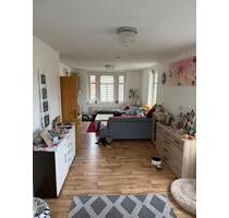 Schöne helle 3-Raum-Wohnung mit Stellplatz | neues Bad | Garten - Weida