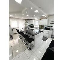 Großzügiges Einfamilienhaus ELW Doppelgarage Garten - Dietingen