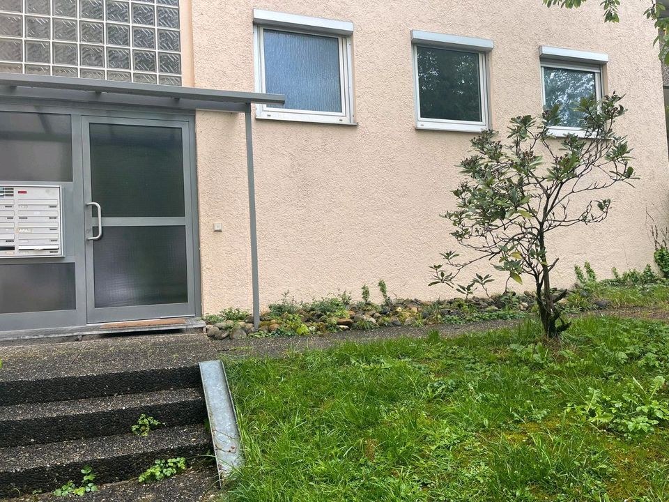 Einzimmerwohnung in Esslingen - 800,00 EUR Kaltmiete, ca.  30,00 m² in Backnang (PLZ: 71522)
