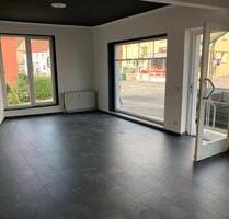 80qm Laden-, Büro-, Gewerbefläche mit 3 großen Schaufenstern - Rödental