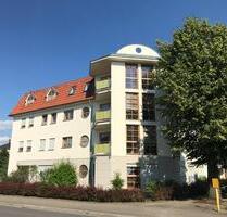 Schicke 2-R-Whg. im Dachgeschoss mit Balkon !! Tageslichtbad mit Wanne + Dusche + Stellplatz PKW - Heidenau