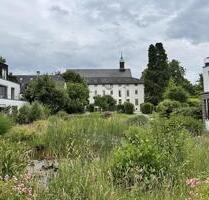 Helle Dachgeschosswohnung mit besonderem Flair im historischen Karmelkloster – Bonn-Pützchen