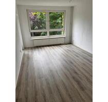 Helle 2-Zimmer-Wohnung mit Balkon und Einbauküche in Laatzen