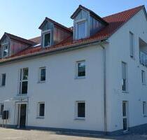 Sonnige 2,5-Zi.-DG-Wohnung (112 m²) mit Süd-Dachterrasse, Aufzug & Stellplatz in Tuchenbach - Veitsbronn