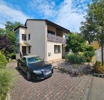 4-Zimmer-Wohnung im Zweifamilienhaus mit Wasserblick, 2 Balkone. - Idar-Oberstein