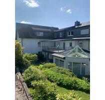 Ansprechende und renovierte 2-Raum-Wohnung mit Balkon - Meschede