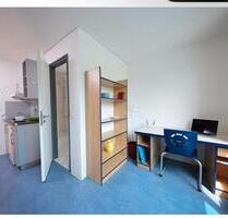 Ein Zimmer Wohnung befristet - 450,00 EUR Kaltmiete, ca.  11,00 m² in Esslingen am Neckar (PLZ: 73728)