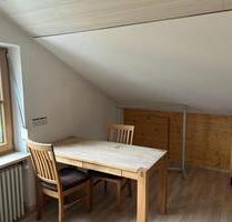 Möblierte 2-Zimmer-DG-Wohnung in Oettingen - Oettingen in Bayern