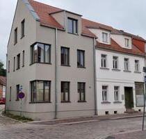 moderne 3,5-Raum-Wohnung mit Balkon im Zentrum von Malchin
