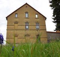 Wohnhaus mit 3 Wohnungen, 2 Garagen, großer Garten - Altenburg