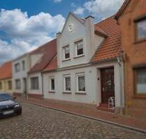 Reihenmittelhaus mit kleinem Innenhof und Garage - Neukalen