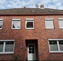 Charmantes Zweifamilienhaus mit 2 WE Rendite oder Selbstnutzung - Wilster