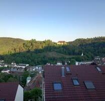 Schöne DHH in Halbhöhenlage mit Blick auf das Schloss Neuenbürg