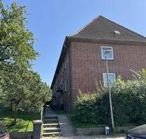 Kleine gepflegte Dachgeschoss Wohnung frei! - Husum