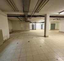 Geräumige Lagerfläche mit Sanitärräumen in zentraler Lage - optional mit sechs Tiefgaragenstellplätzen - Hersbruck