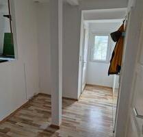 Ansprechende, modernisierte 2-Zimmer-Dachgeschosswohnung in DIN - Duisburg Großenbaum