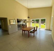 Wunderschöne moderne Erdgeschoß-Wohnung mit überdachter Terrase und eigenem Garten - Weil Im Schönbuch