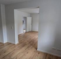 Geräumige 6-Zimmerwohnung - 1.390,00 EUR Kaltmiete, ca.  180,00 m² in Theilheim (PLZ: 97288)
