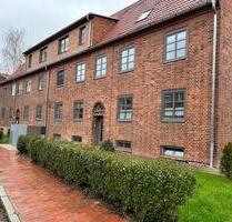 121-004 2-Raum-Wohnung in Schwerin mit Balkon und Stellplatz zu vermieten 1. OG