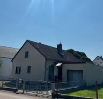 Einfamilienhaus mit großem Grundstück in Langquaid - Schierling