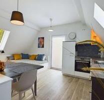 Modern möbliertes Einzimmerapartment mit Balkon – Dachgeschoss in ruhiger Wohnlage von Westerstede