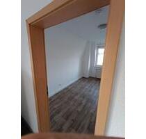 2-Raum-Wohnung im 2. OG - 270,00 EUR Kaltmiete, in Lichtentanne (PLZ: 08115)